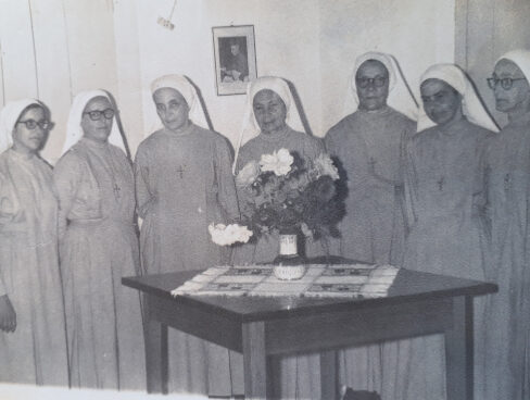 Cinco irmãs da Fundação de Livramento de Nossa Senhora.