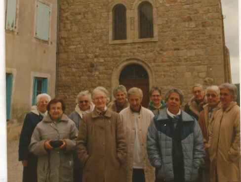Foto de integrantes da Congregação de Notre Dame de Chambriac na França.