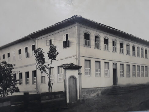 Foto do Colégio Nossa Senhora das Dores em Itabira/MG.